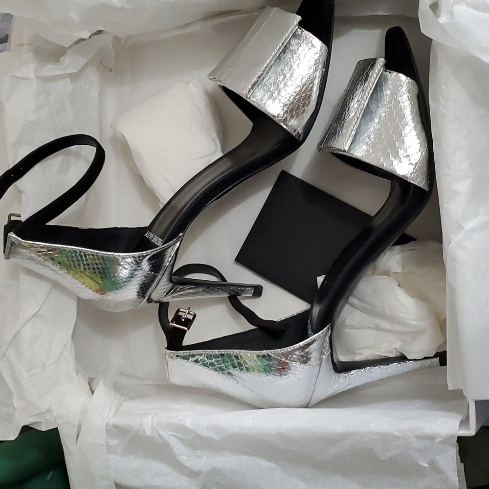 NIB $965 Pierre Hardy bow strap snake pattern silver heels